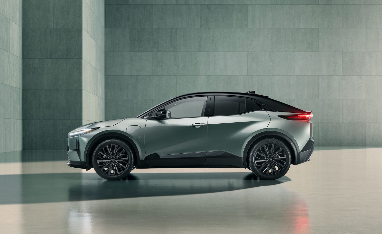 Wereldpremière van de gloednieuwe EV Toyota C-HR+